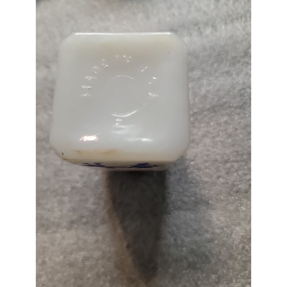 Vintage Dove White Milk Glass Allspice Shaker Stamped Made In USA - Picture 5 of 6